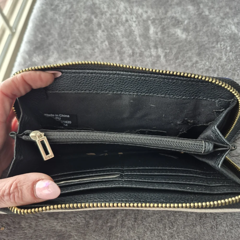 GUESS Blue and Cream Women's Wallet - Picture 4 of 12